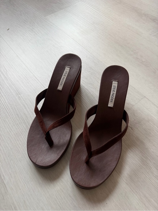 Steve Madden Shoes - Steve Madden Brown Wedge Thong Sandals